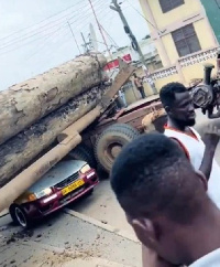 Timber from the truck fell and crushed multiple cars