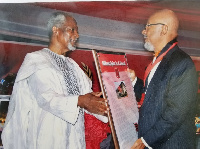 Kofi Annan presenting a plaque to the writer - Anis Haffar