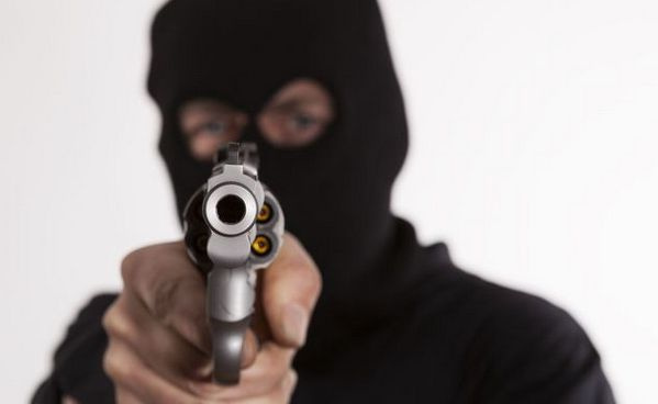 File photo: The public has been cautioned against new tricks by armed robbers along the road