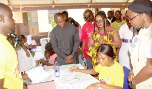 The tour included visits to several vaccination sites, such as the Taifa Burkina Outreach