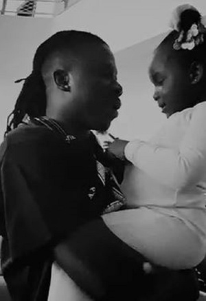 Stonebwoy with his daughter