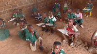 KG pupils sitting on stones