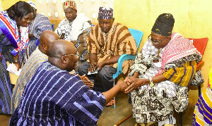 Dr. Bawumia paying homage to the chief of Wechiau