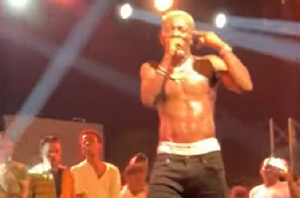 Shatta Wale ranting on stage during his performance