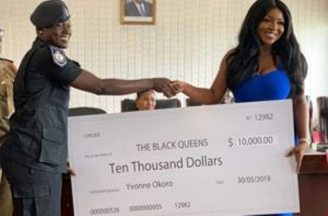 Yvonne Okoro presenting $10,000 to Black Queens