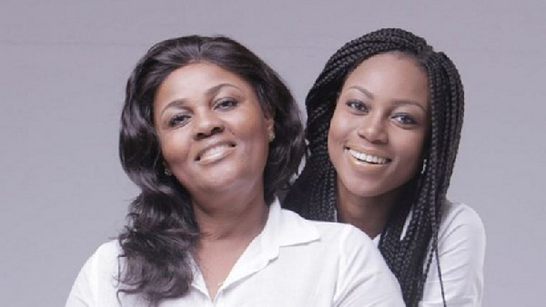 Yvonne Nelson and her mother