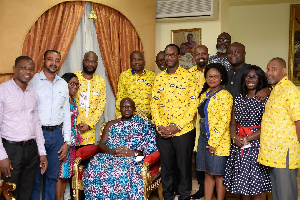 Otumfuo Osei-Tutu II in a group photo with some staff of MTN Ghana