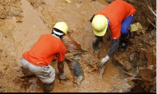 Sources say the miners are believed to have been trapped since yesterday