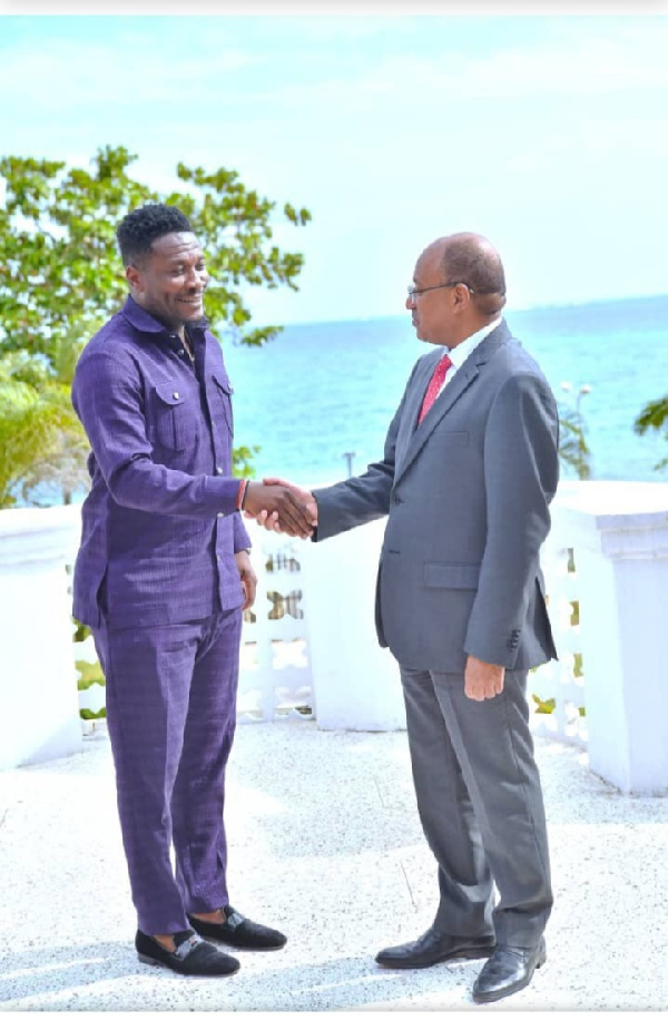 Asamoah Gyan and President Mwinyi