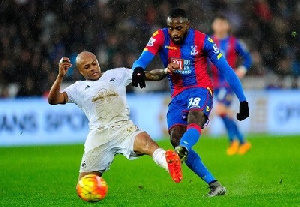 Hiram Boateng in a tussle with Dede Ayew