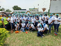 Some female police officers that partook in the cleanup