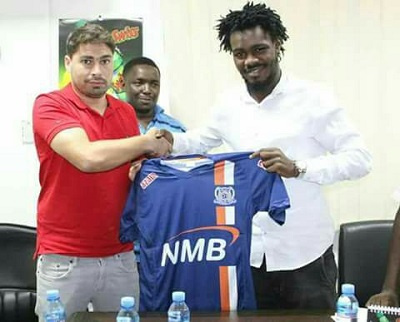 Yakubu Mohammed with an Azam offical posing with the club's jersey after the signing