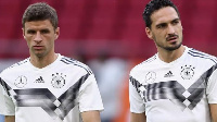 Kocin Jamus ya sake kira Thomas Muller (hagu) da Mats Hummels