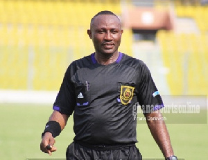 Referee Samuel Sukah