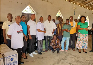 Lawrence Tetteh Donates Relief Items81.png