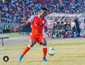 Enock Atta Agyei playing for Horoya AC