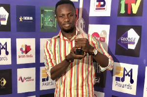 Blogger and Rapper, Sammy Kay with his award