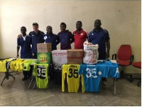 Felix Annan with some players and an official of WAFA