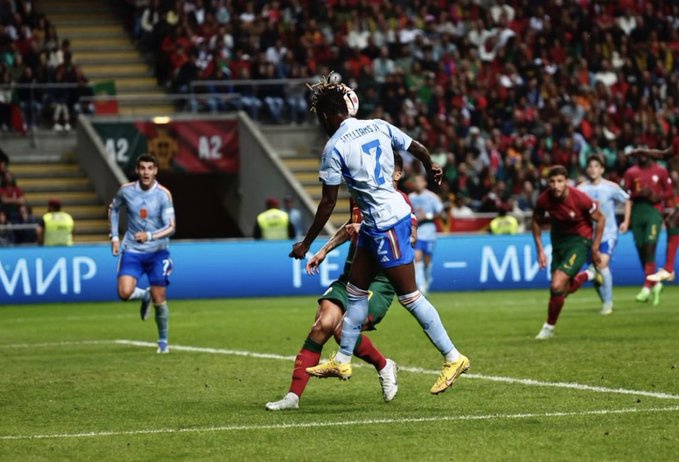 Nico (in 7 shirt) headed across goal for Morata to score