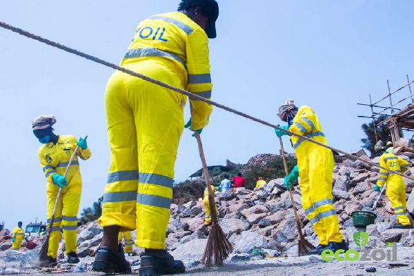 A photo of the coastal clean-up exercise