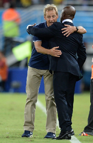 Kwesi Appiah (R) congratulating US German coach Juergen Klinsmann (L)