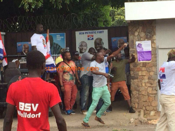 Alleged NDC supporters in front of Akufo-Addo's residence