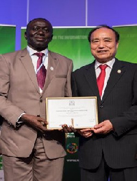 Ag. Administrator of GIFEC, Kofi Asante receiving the award