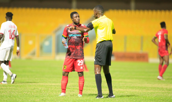 Asante Kotoko deputy captain Emmanuel Gyamfi speaking to a referee