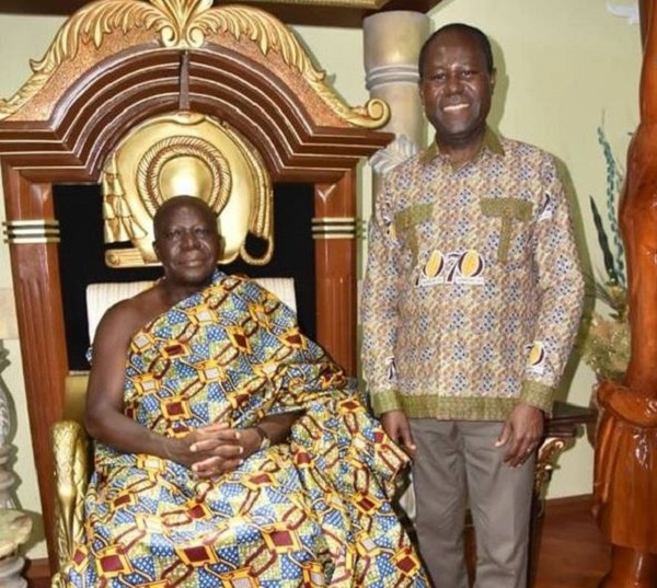 Otumfuo Osei Tutu II with COCOBOD CEO, Joseph Boahen Aidoo