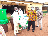 Vice President of Dagbon Forum, Alhaji Sintaru Mahama (L)