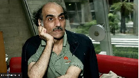 Foto of Mehran Karimi Nasseri with im possessions in Charles de Gaulle airport in 2004