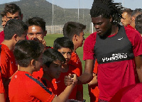 Thomas Partey with some of the kids