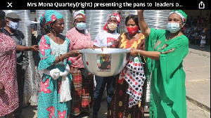 Mrs Mona Quartey presenting some pans to the headporters