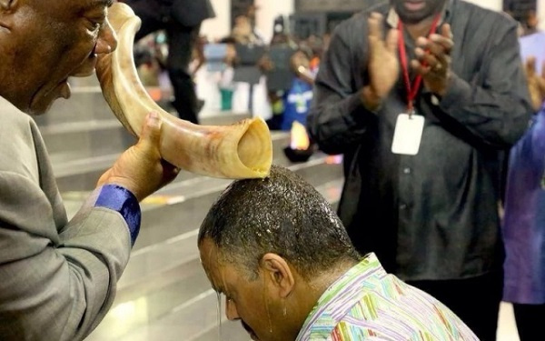 Duncan-Williams anointed Bishop Heward-Mills during  the 2014 Iron Sharpeneth Conference