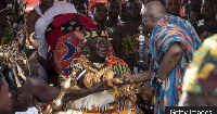 Afia Pokua does not think the president (right) should bow to the king (centre)