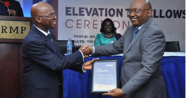 Alexander Williams (R) receiving his citation from John Mbroh, Chairman of the Fellows Status C'ttee