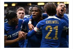 Chelsea players jubilate after securing a 4-2 victory against Leicester City