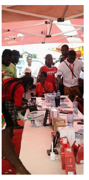 Airtel Adom Praiz team interacting with some customers