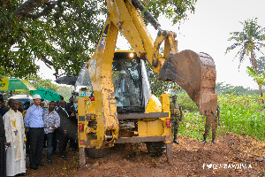 Vice President, Dr Mahamudu Bawumia cutting sod for the construction of 320 Housing units