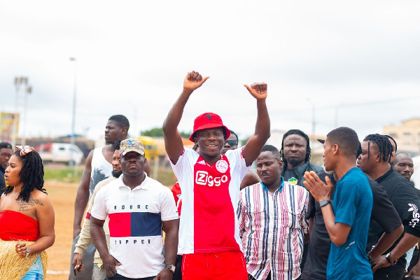 Stonebwoy visits Ashaiman ahead of the concert