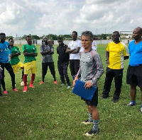 Kenichi Yatsuhashi in a training session with Aduana players