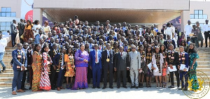 President Akufo-Addo with some of the doctors and dentists in a group photo