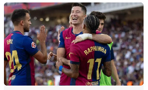 Robert Lewandowski helped Barcelona to secure a win over Alaves