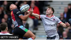 Marcus Smith (left) and Tobias Elliott of Saracens contest a high ball