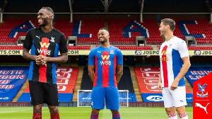 Jordan Ayew with his teammates modelling in the jersey