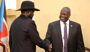 South Sudan's President Salva Kiir Mayardit shakes hands with Riek Machar,REUTERS/Jok Solomun