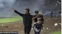 Football fans evacuate one girl for di Kanjuruhan stadium for Malang, Indonesia