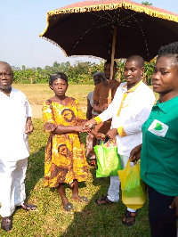 De First Foundation donated items to widows at Anumu Apapam