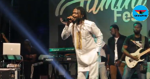 Samini performing at his concert