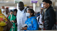 Passengers for airport as dem dey wait travel